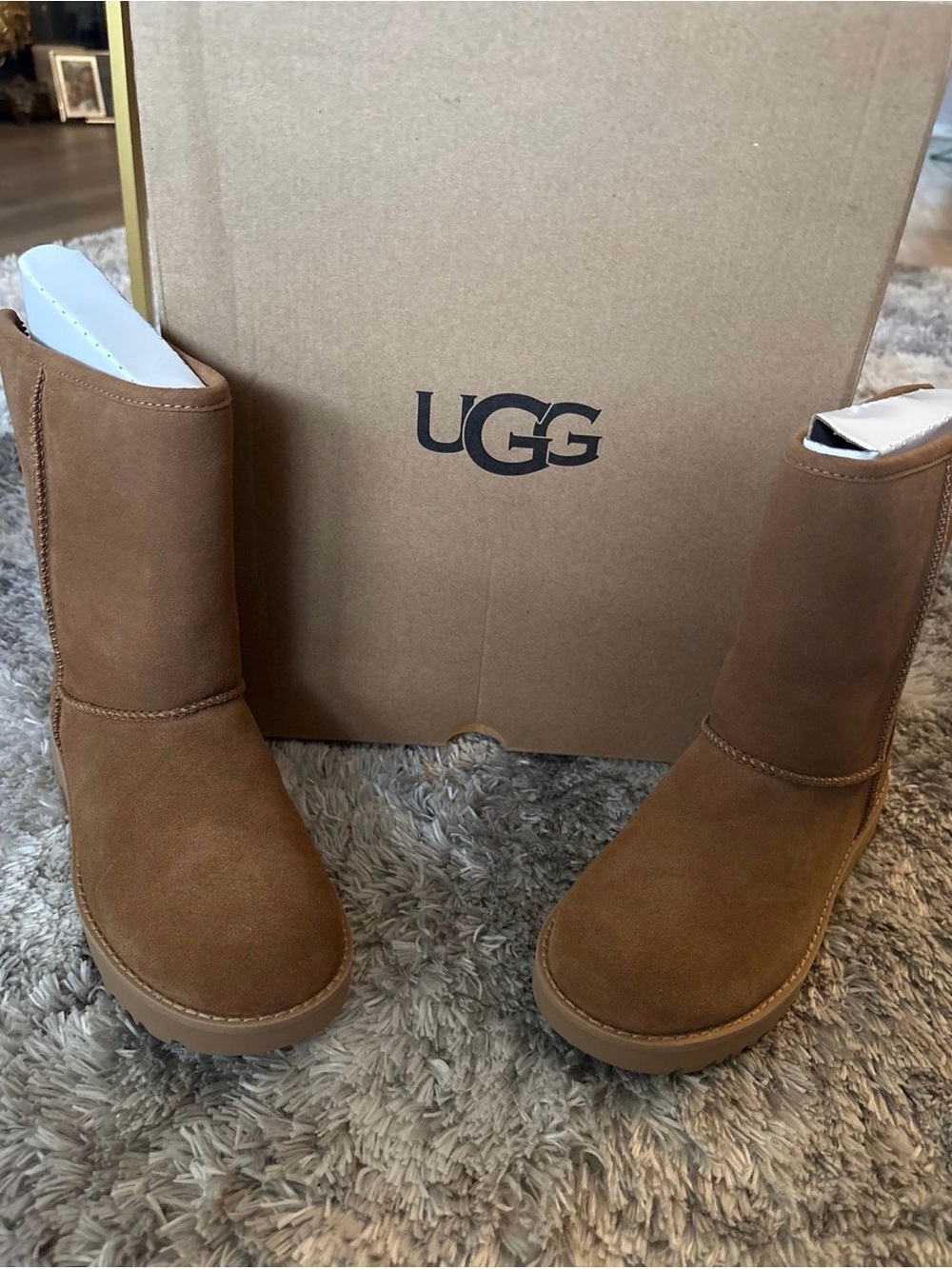 UGG Big Kids Classic Chestnut Mid-Calf Boots *BRAND NEW* Non Smoking Household